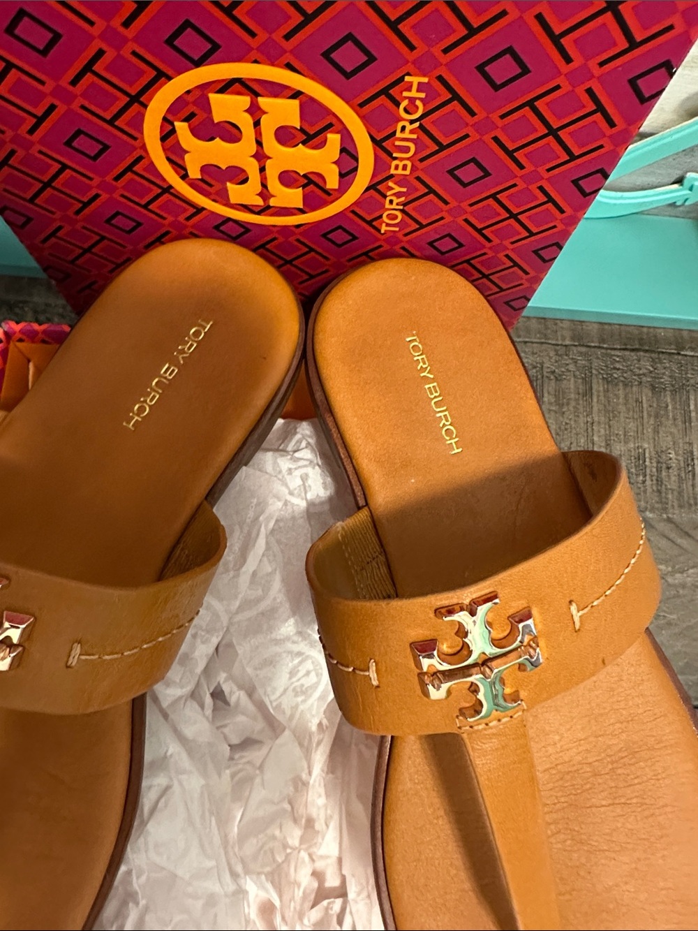 Tory Burch Everly Backless Flat Thong Sandals Tan - Picture 3 of 6